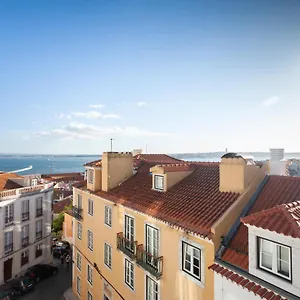 Apartment Alfama Charming With Amazing River View And Terrace, Lissabon