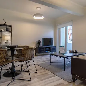 Glamorous 2bdr By Lovelystay Apartment