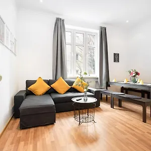https://2-bedroom-in-historic-villa-near-nymphenburg-palace.com-bavaria.com
